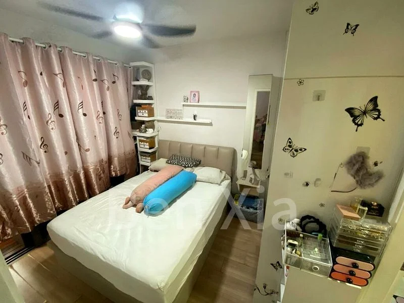 THE LAKEFRONT RESIDENCES 5