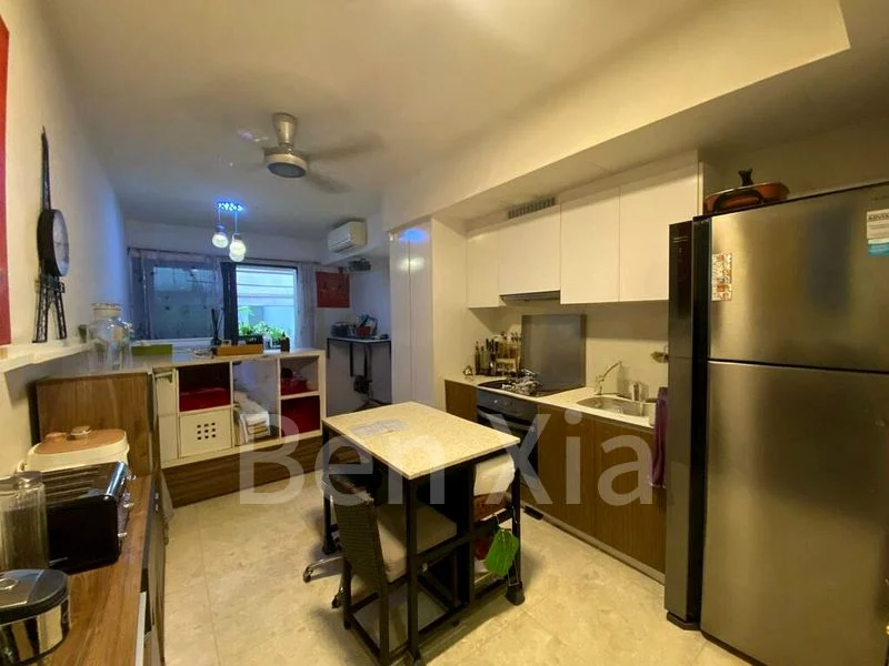 THE LAKEFRONT RESIDENCES 6