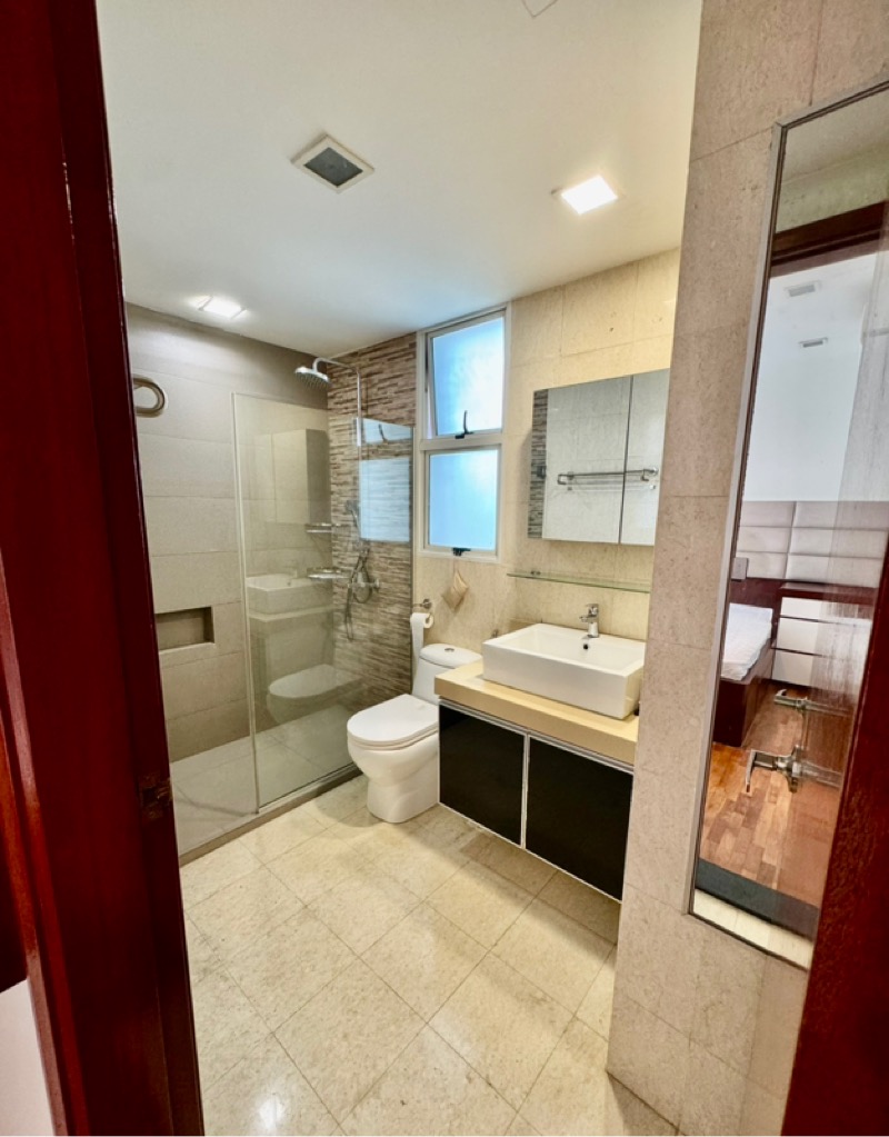 COMPASS HEIGHTS 18