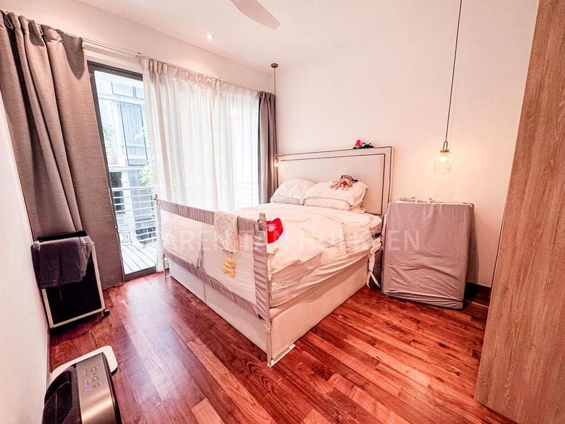 WATERMARK ROBERTSON QUAY 12