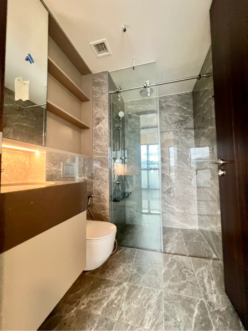 THE LINQ @ BEAUTY WORLD 6