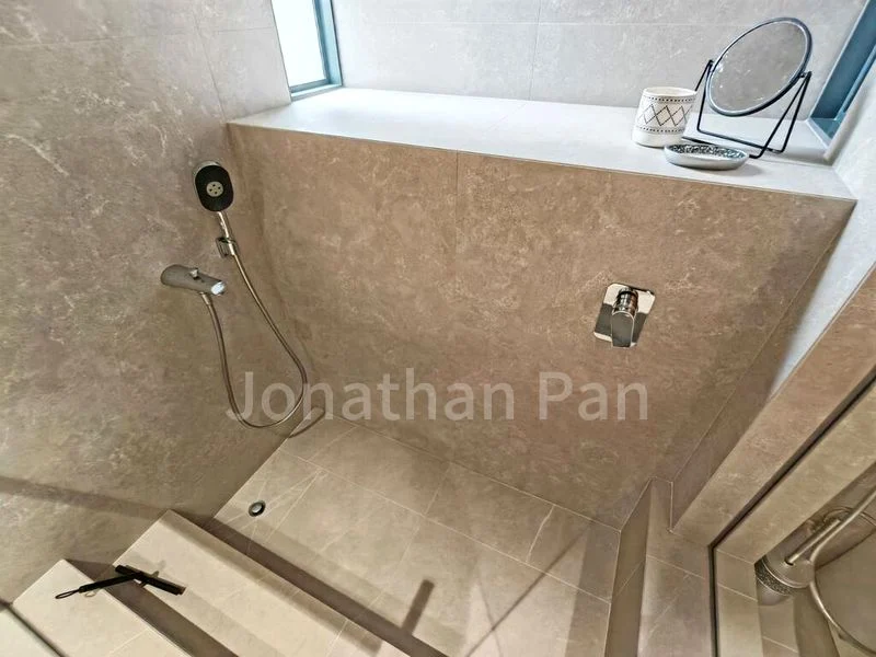 THE PIER AT ROBERTSON 9