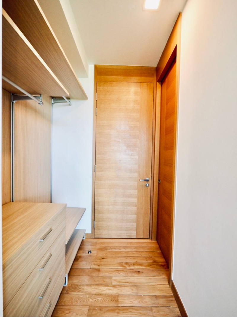 CONCOURSE SKYLINE 28