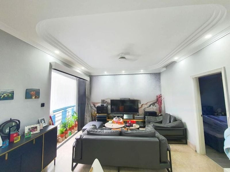 ASTON MANSIONS 9