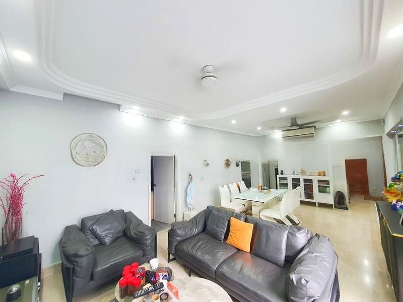 ASTON MANSIONS 7