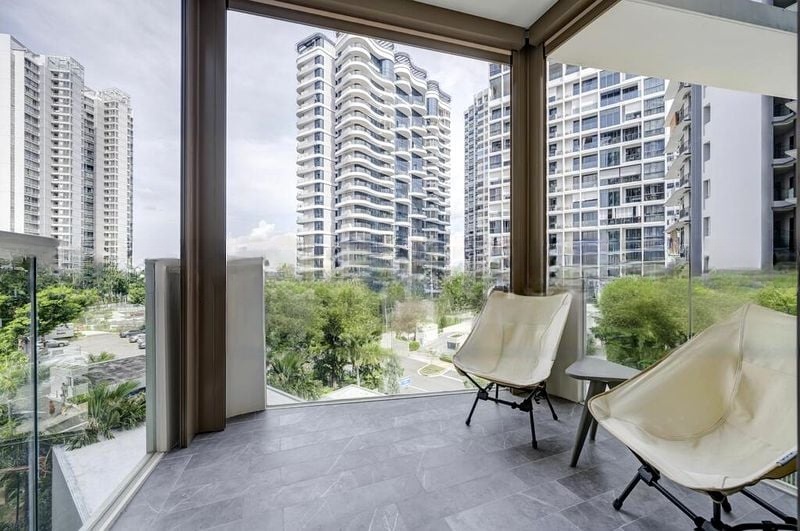 COASTLINE RESIDENCES 13