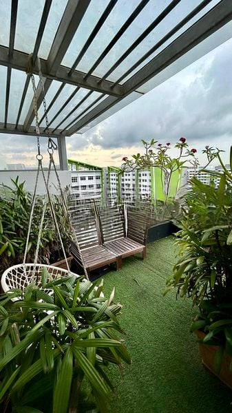 THE TAMPINES TRILLIANT 5