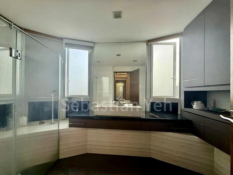 CLOVER BY THE PARK 4