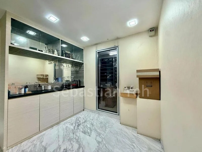 CLOVER BY THE PARK 10