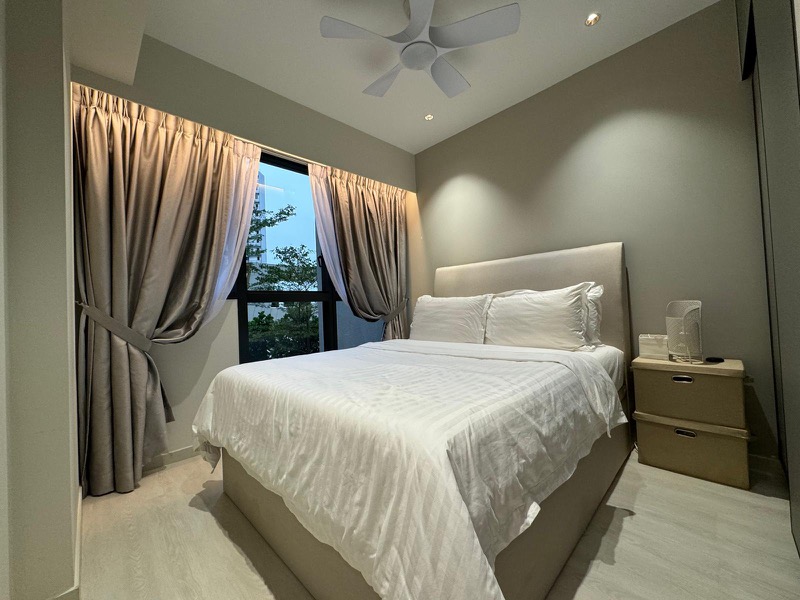 RIVERFRONT RESIDENCES 11