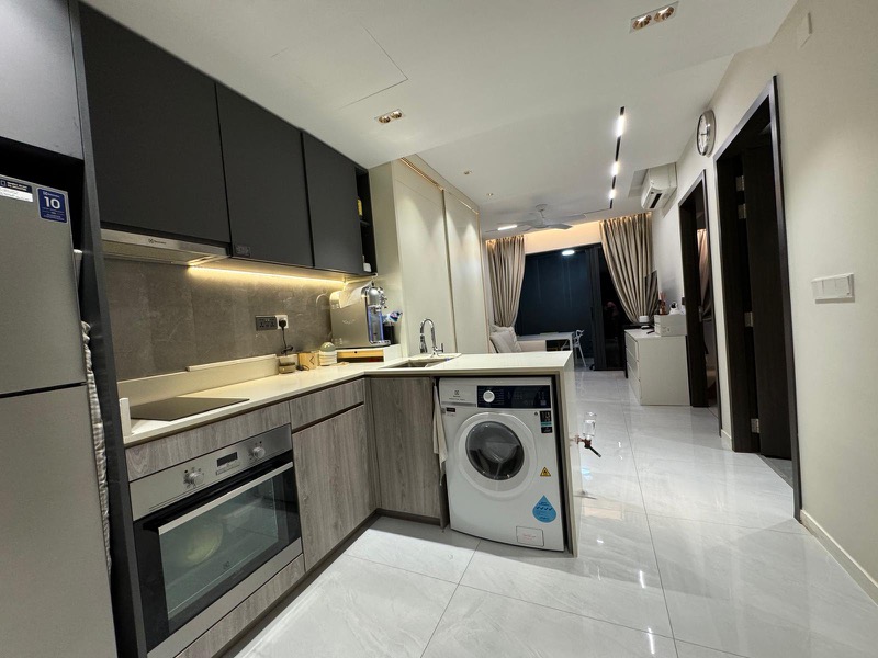 RIVERFRONT RESIDENCES 10