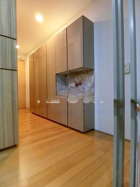 SEVEN CRESCENT 1