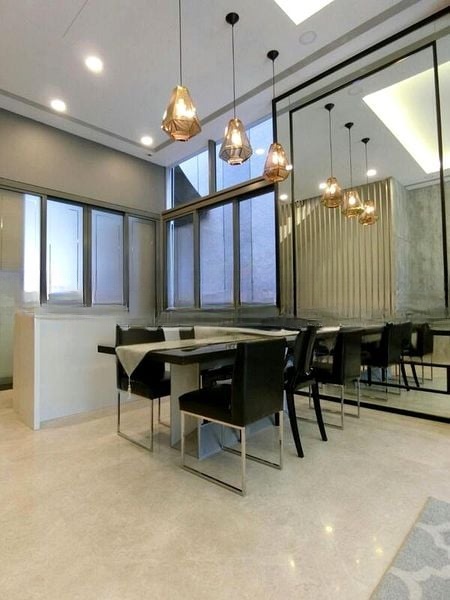 SEVEN CRESCENT 10