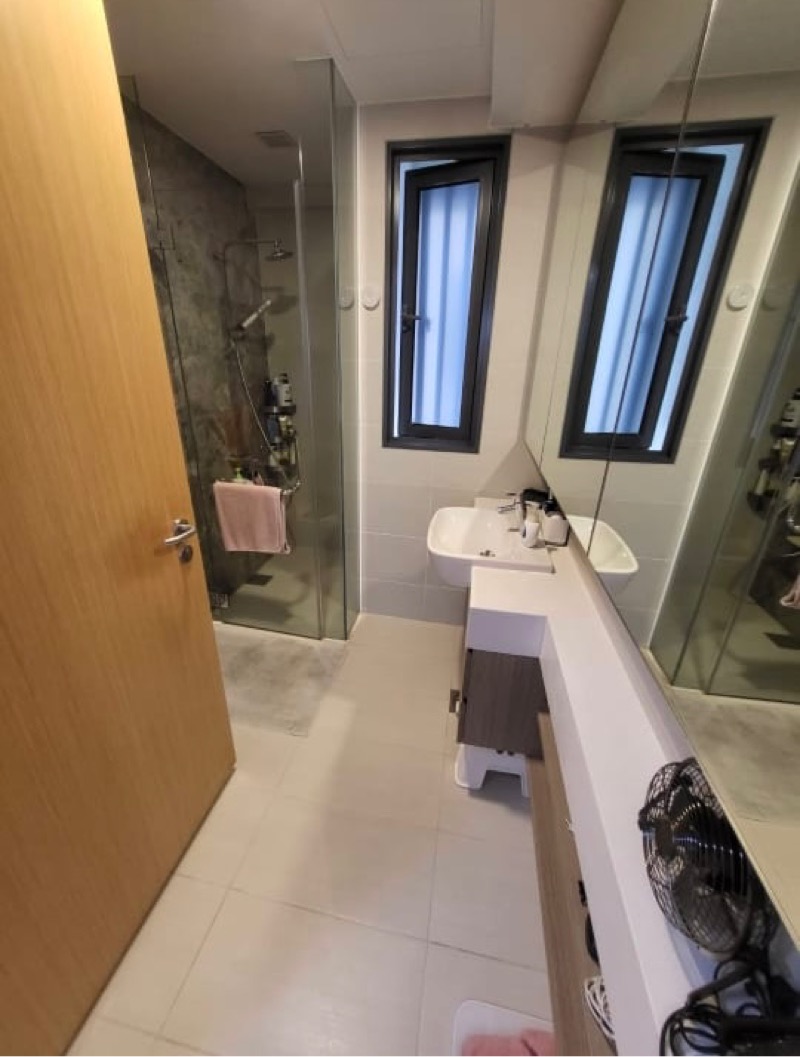 THE LAKEFRONT RESIDENCES 14