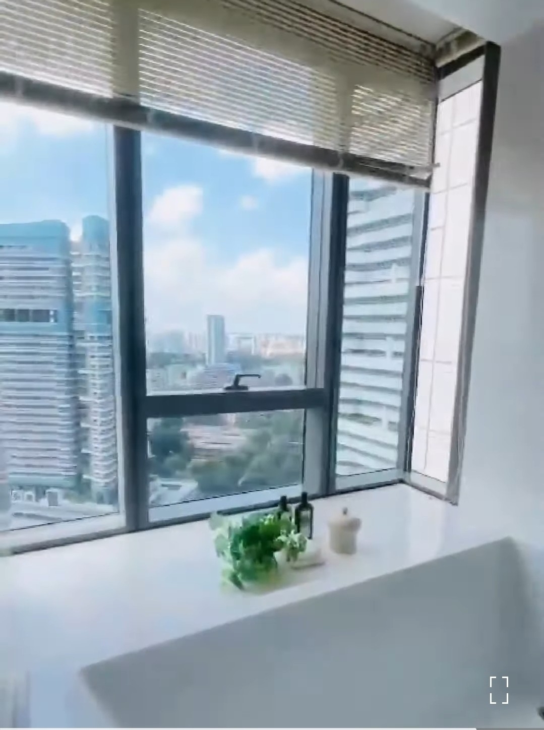 CONCOURSE SKYLINE 10