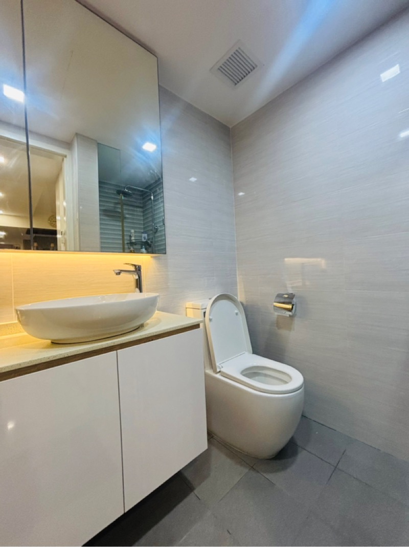 THE LAKEFRONT RESIDENCES 3