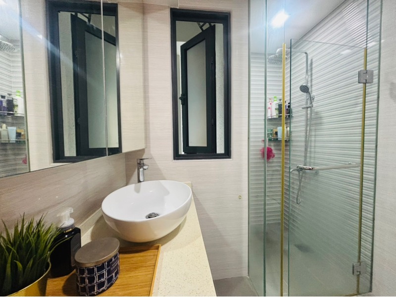 THE LAKEFRONT RESIDENCES 7