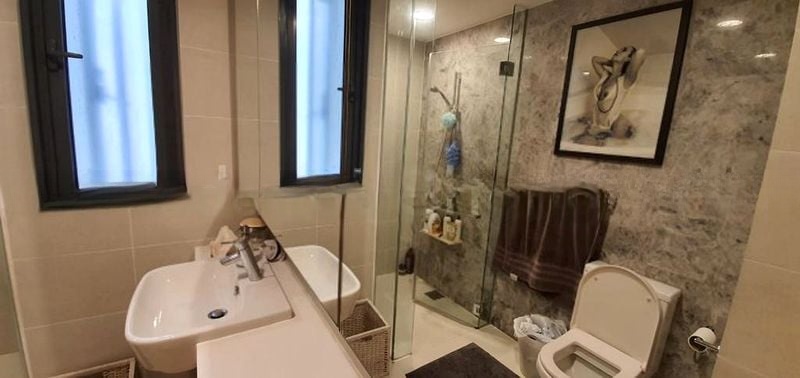 THE LAKEFRONT RESIDENCES 4