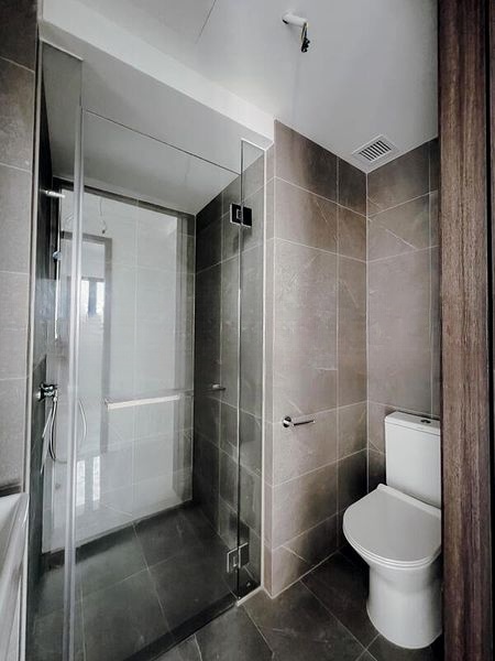 RIVERFRONT RESIDENCES 8