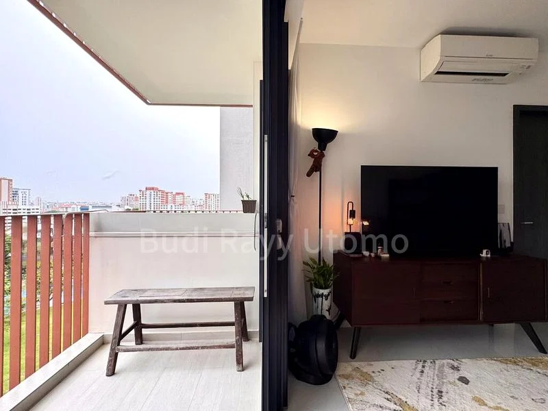 RIVERFRONT RESIDENCES 4