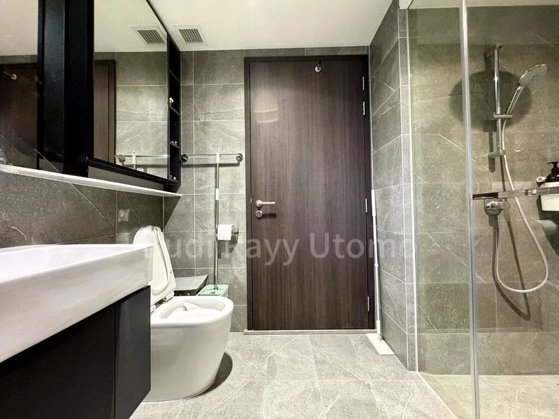 RIVERFRONT RESIDENCES 5