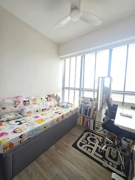 RIVERFRONT RESIDENCES 7