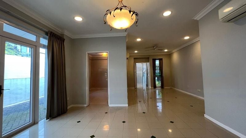 KENSINGTON PARK CONDOMINIUM 4