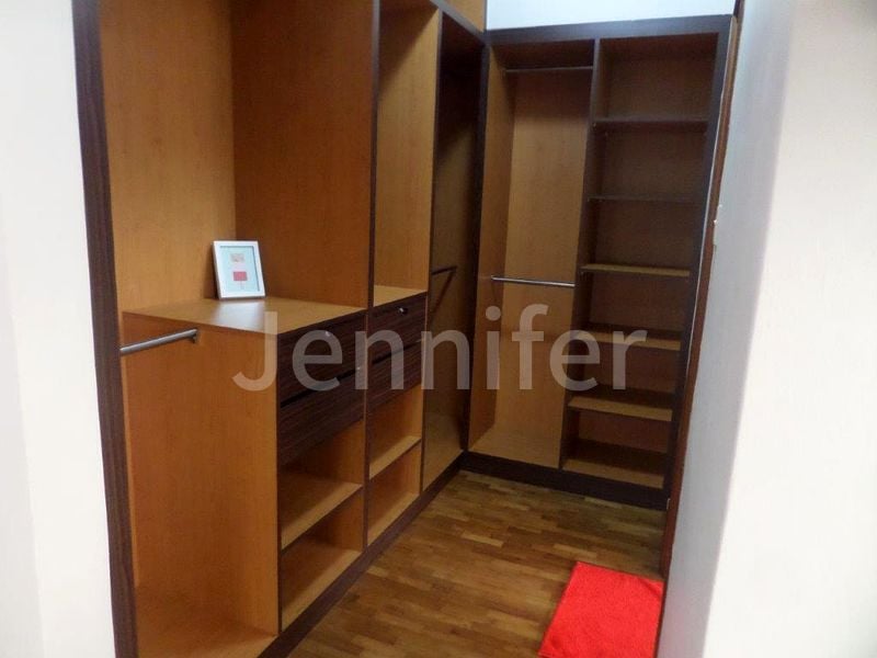 INTERNATIONAL PLAZA 13