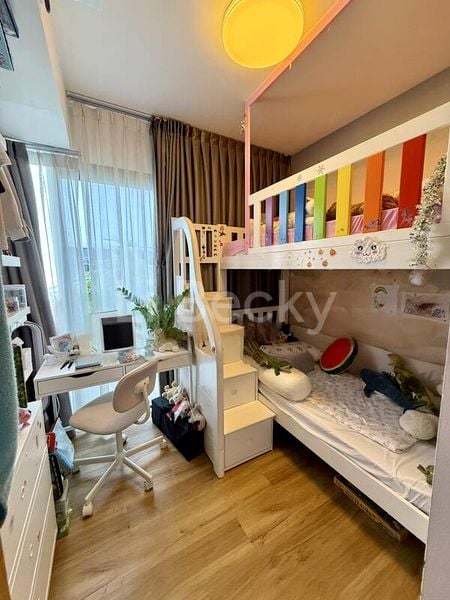 THE LAKEFRONT RESIDENCES 2