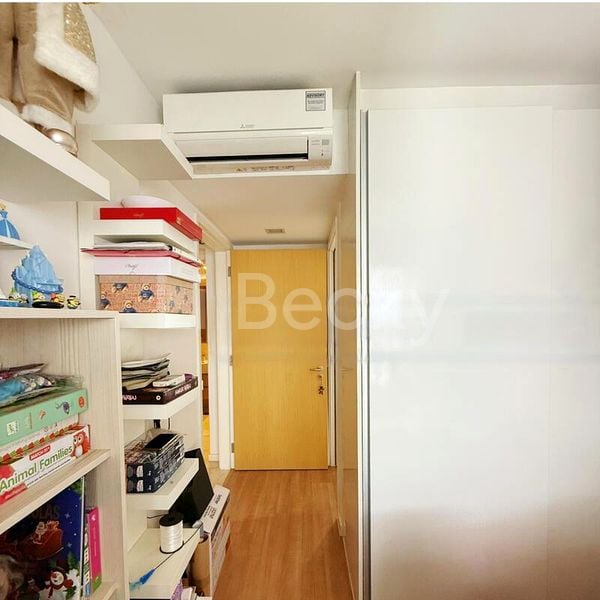 THE LAKEFRONT RESIDENCES 4