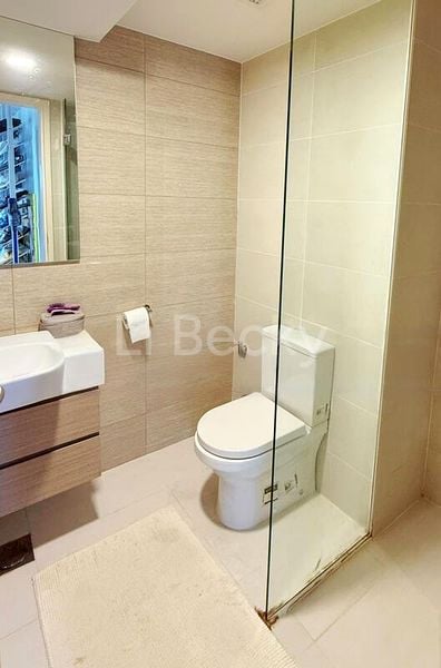 THE LAKEFRONT RESIDENCES 5