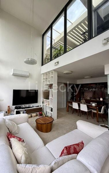 THE LAKEFRONT RESIDENCES 6