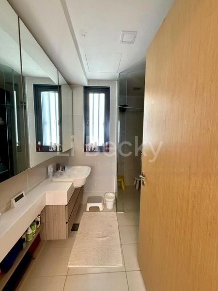 THE LAKEFRONT RESIDENCES 10