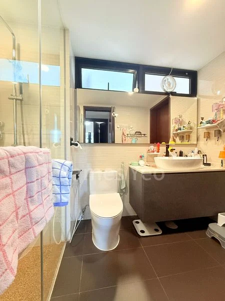 RIVERPARC RESIDENCE 8