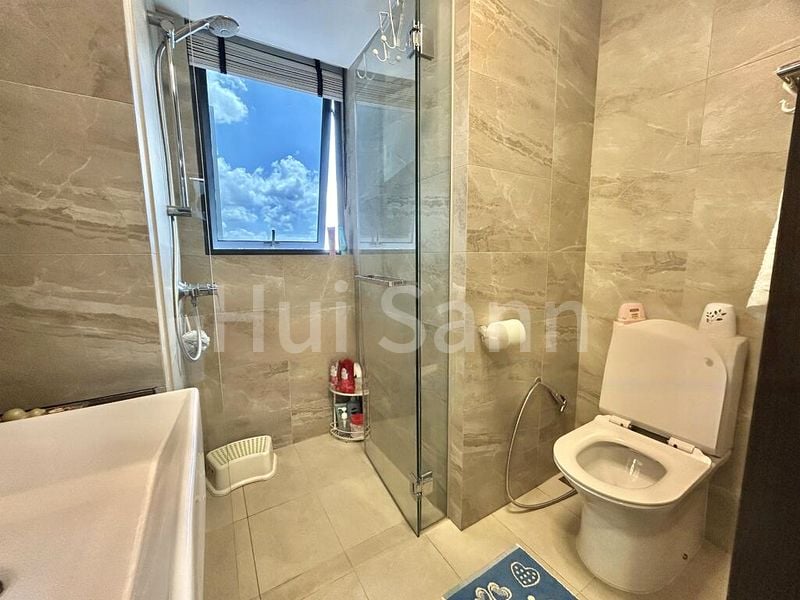 RIVERFRONT RESIDENCES 10