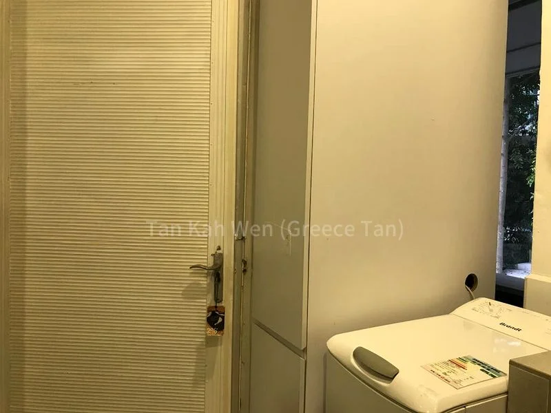 HOLLYWOOD APARTMENTS 5