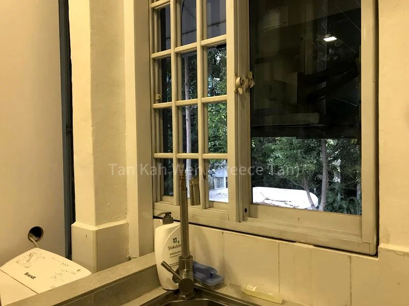 HOLLYWOOD APARTMENTS 6