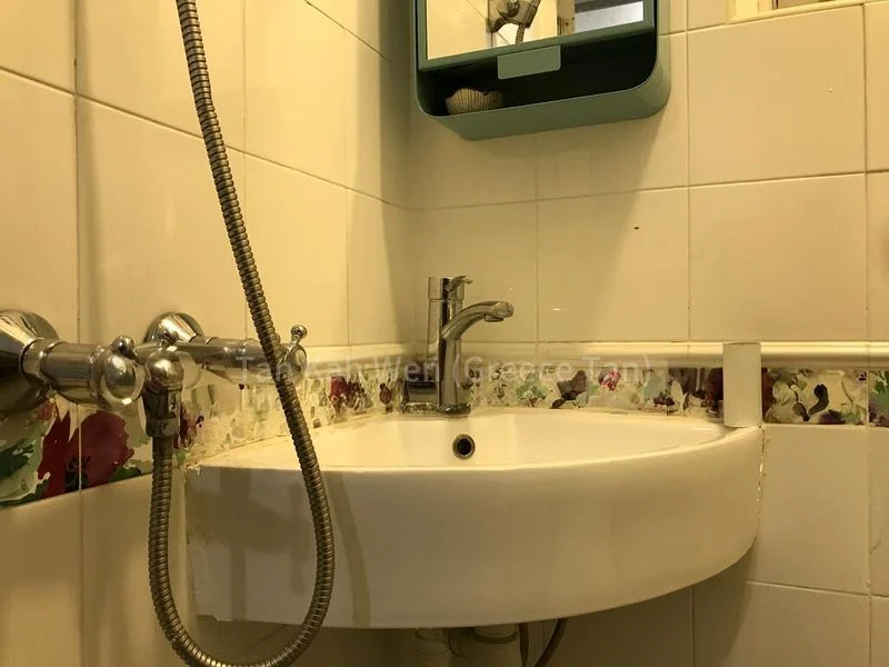 HOLLYWOOD APARTMENTS 7