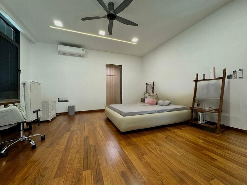 SEMBAWANG HILLS ESTATE 11