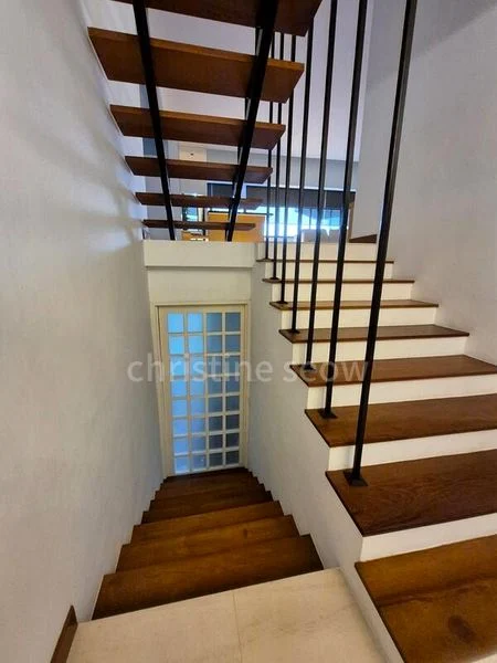 TOWNHOUSE APARTMENTS 7