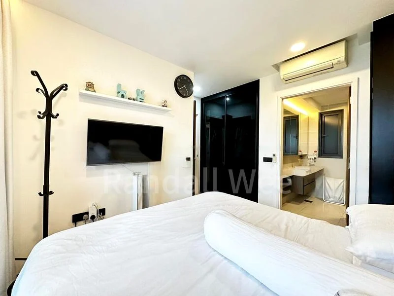 THE LAKEFRONT RESIDENCES 2