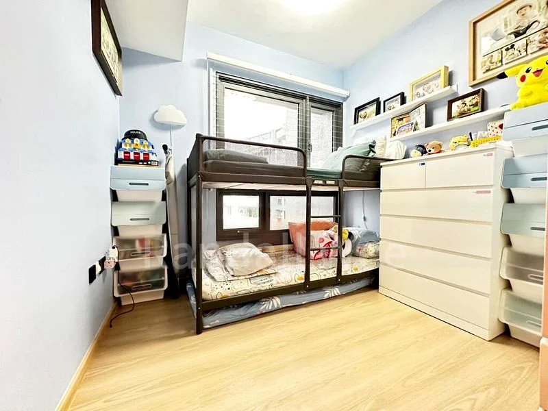 THE LAKEFRONT RESIDENCES 4