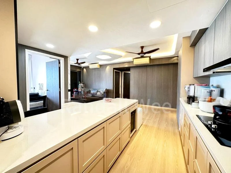 THE LAKEFRONT RESIDENCES 8