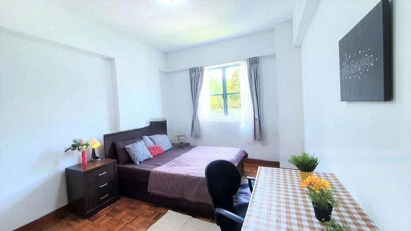 WEST BAY CONDOMINIUM 8