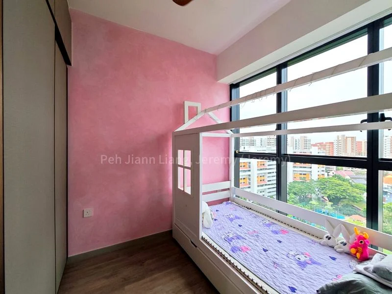 RIVERFRONT RESIDENCES 7