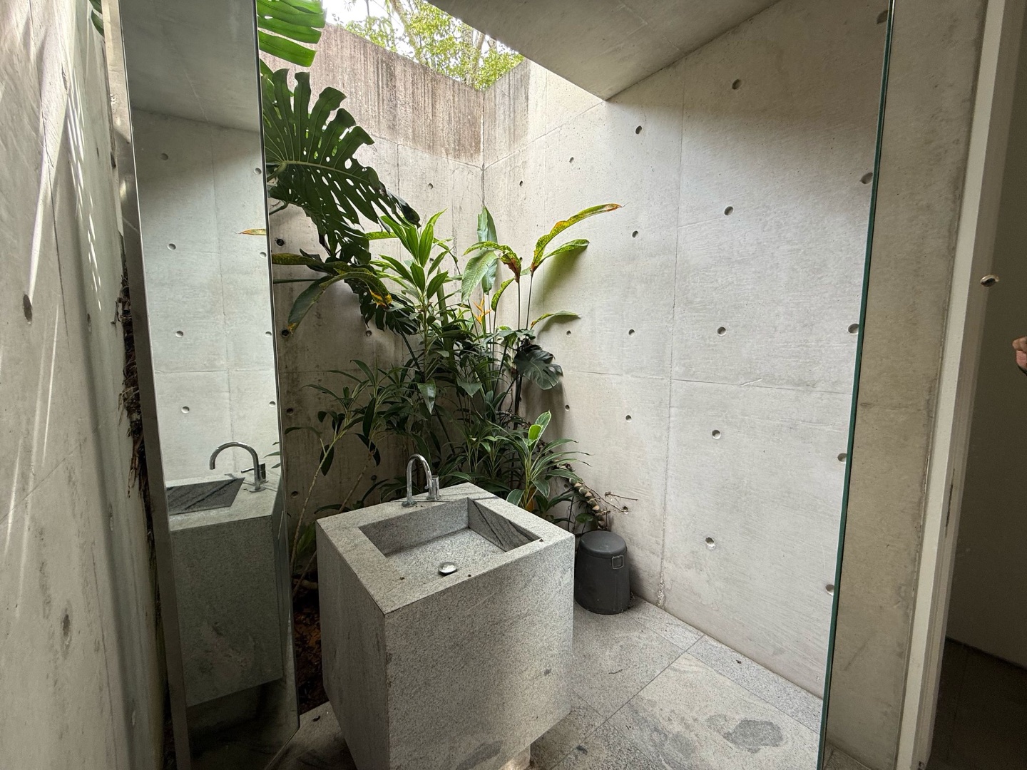 1 KING ALBERT PARK 2