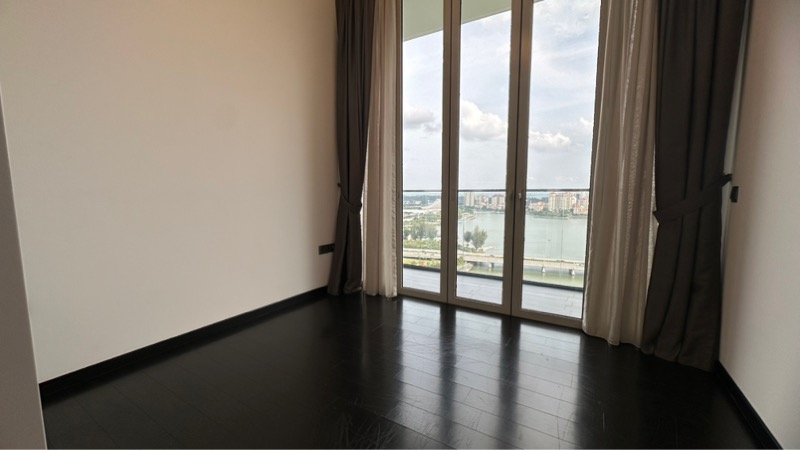 KALLANG RIVERSIDE 18