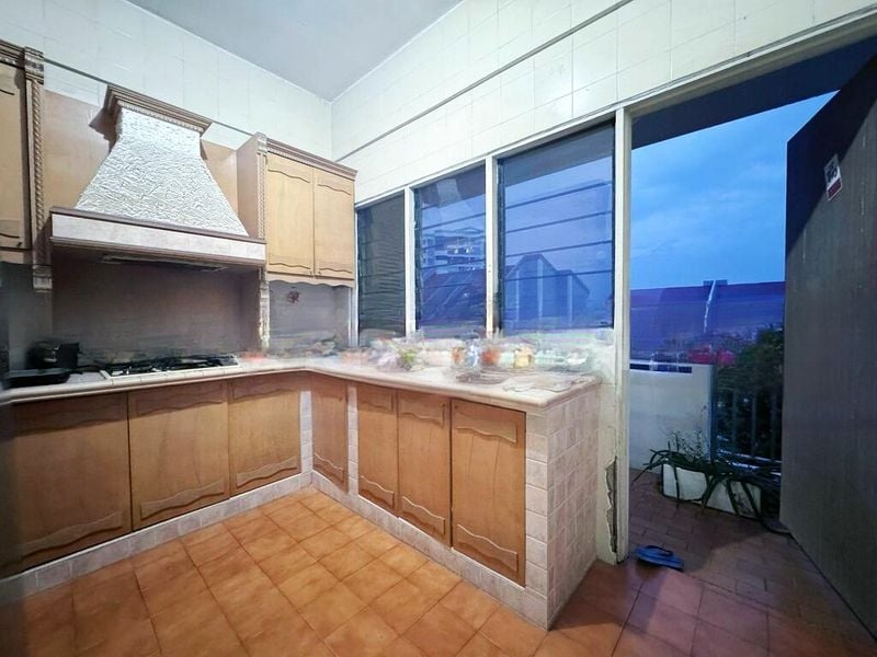 FAR HORIZON GARDENS 4