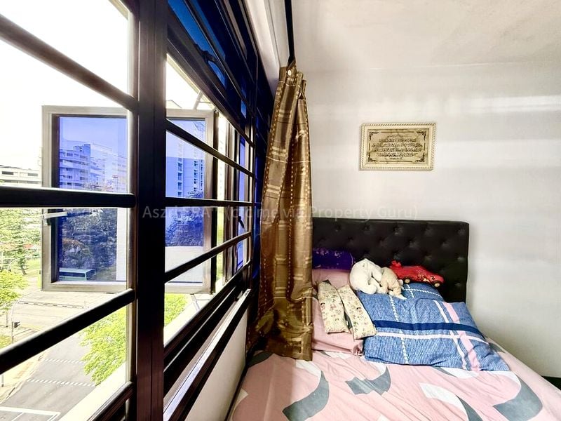 JURONG EAST ST 32 11