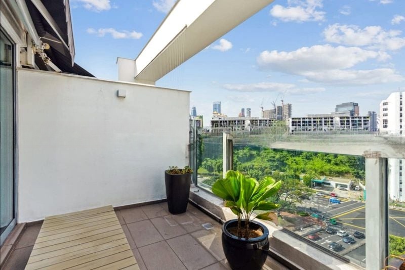 WATERMARK ROBERTSON QUAY 12